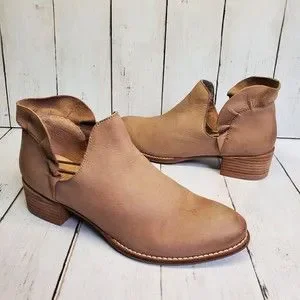 Seychelles ruffled ankle booties discount